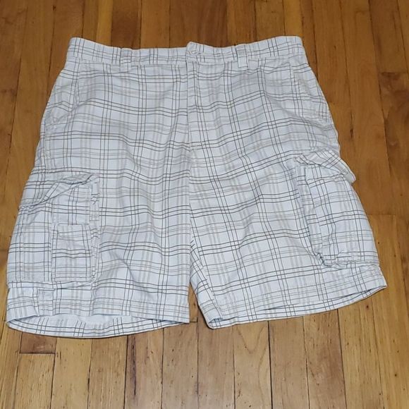 Izod Other - Men's plaid cargo izod shorts size 34